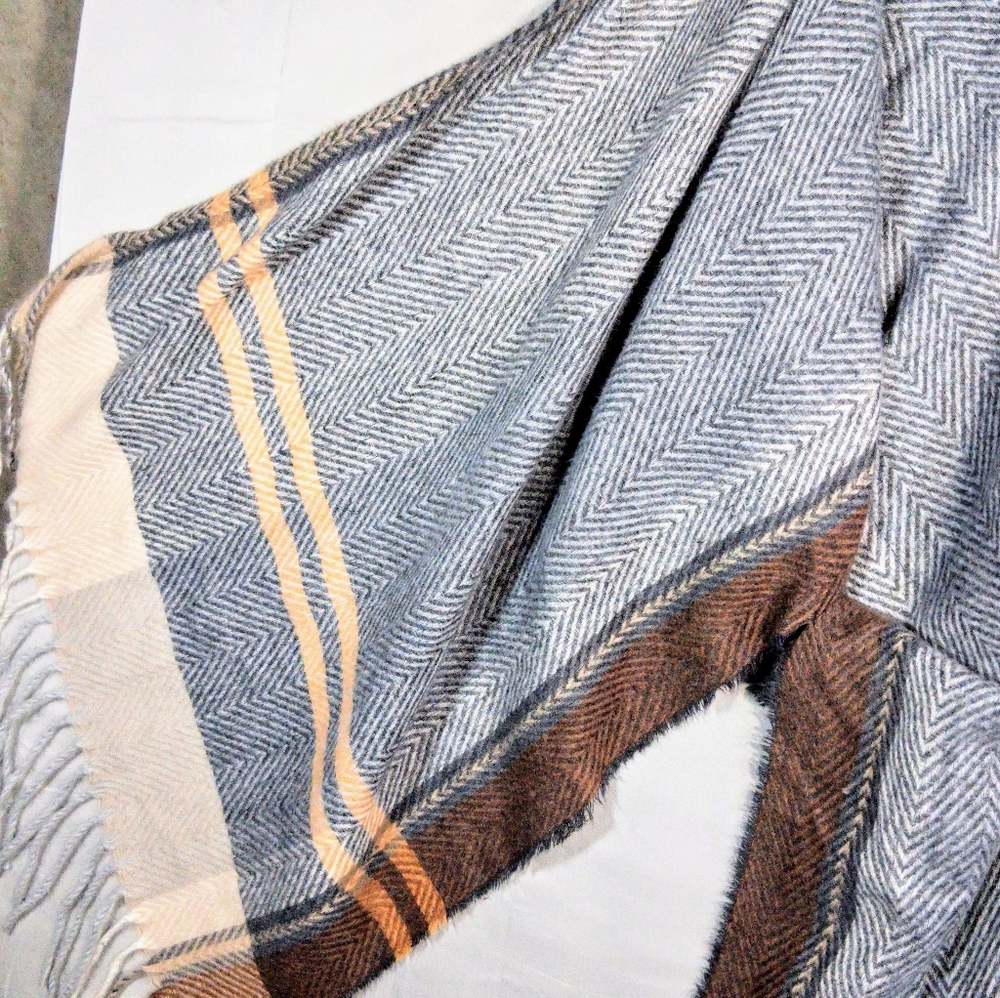 Nine West Cozy Baggy Boho OS Cottagecore Herringbone Design Poncho/Wrap - Picture 9 of 9